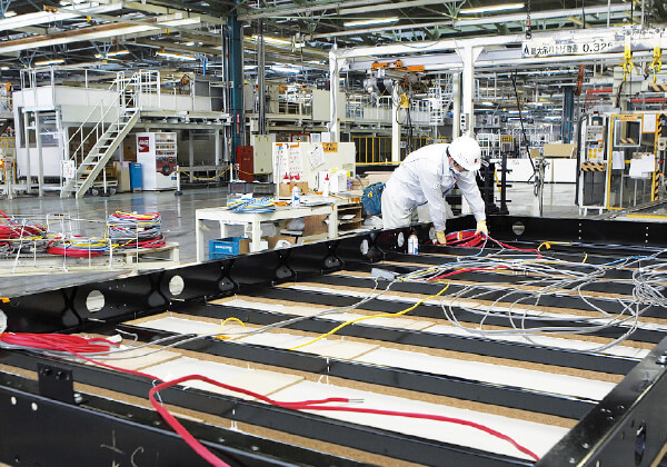 精度を保証する工場内での構造組立