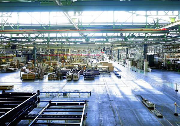 理想的な環境の工場内で丁寧につくり込んでいます。