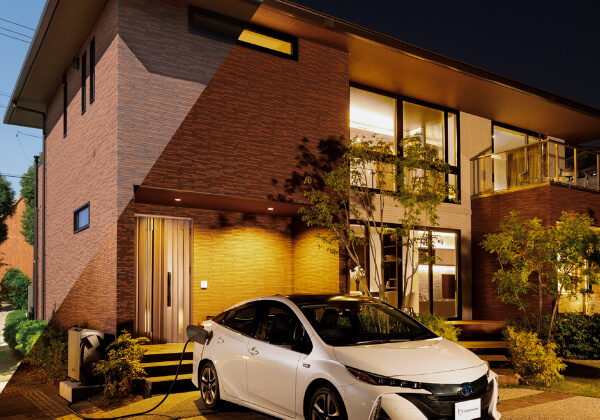 家とクルマをかしこくつなぐ「V2Hスタンド」