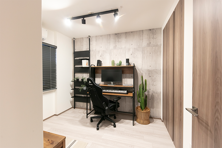 もう1つの洋室は、旦那さんの書斎兼趣味の部屋のイメージ。リモートワークも増えているので、プライベートルームは必要です。