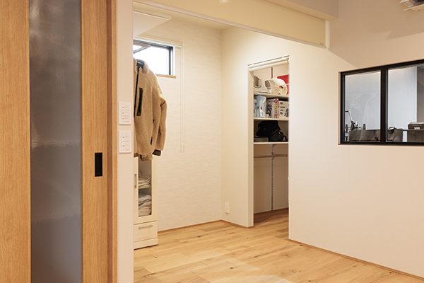 リビングに隣接したフリースペース。子どもの成長に合わせて、使い方を変化させていく予定。