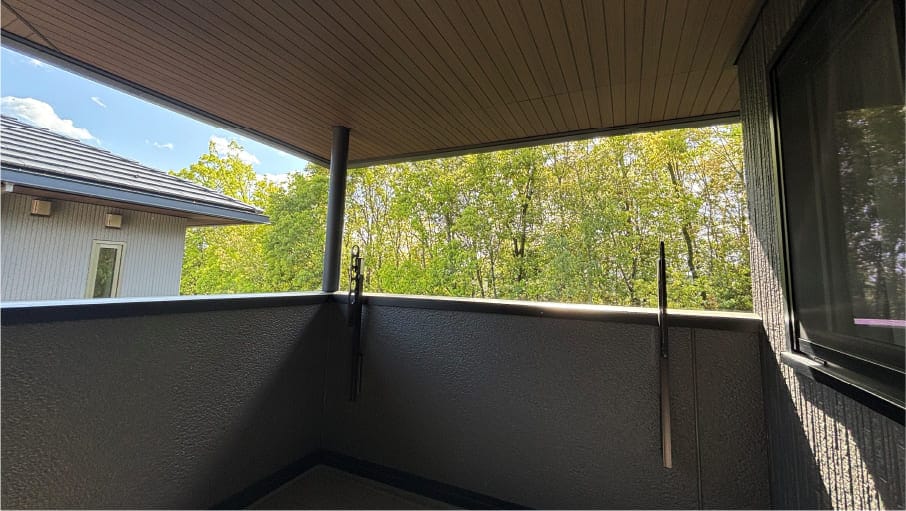 公園に向いたロッジアビッグバルコニー