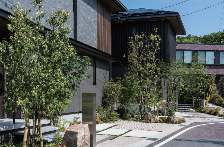 敷地に対し、建物を６度傾けて配置。